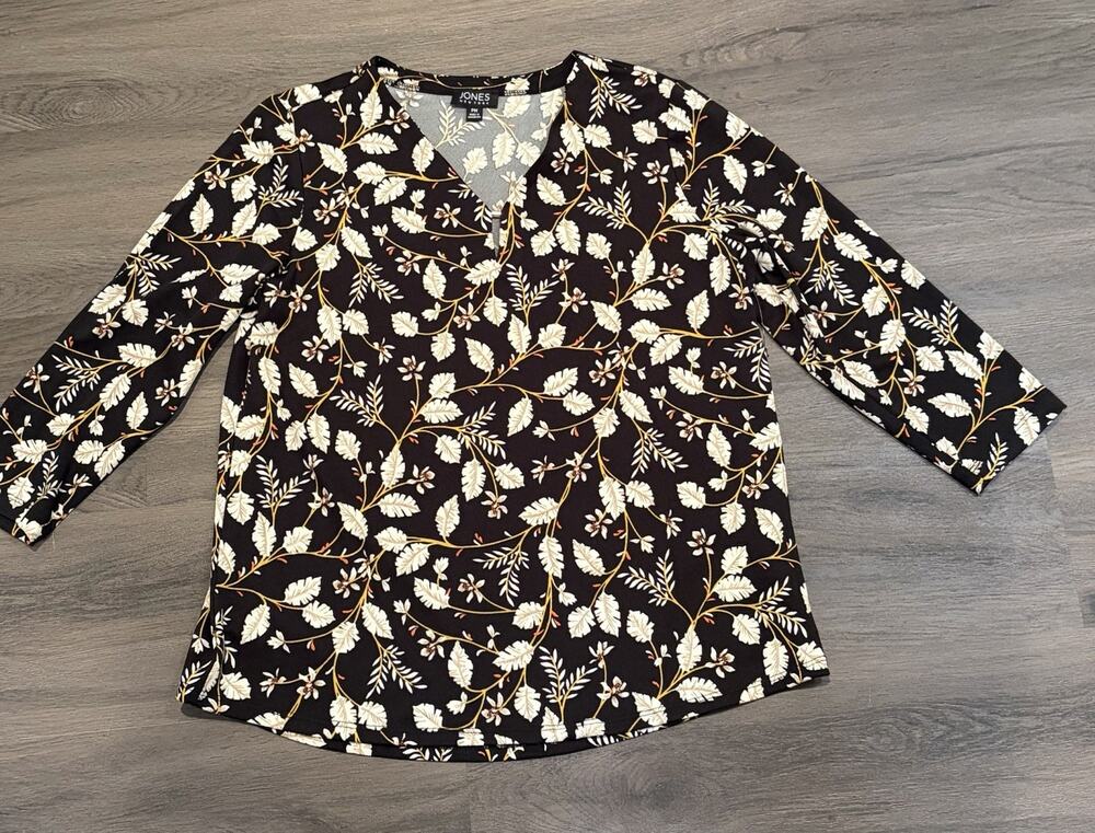 Jones New York Women’s Petites PM Black White Floral V-Neck 3/4 Sleeve Blouse